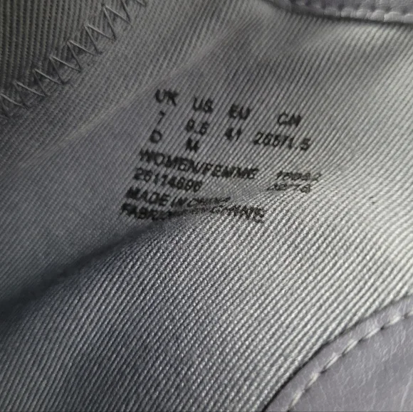 CLARKS SOMERSET | Glacier Charm leather peep toe heel sandals - Picture 11 of 11